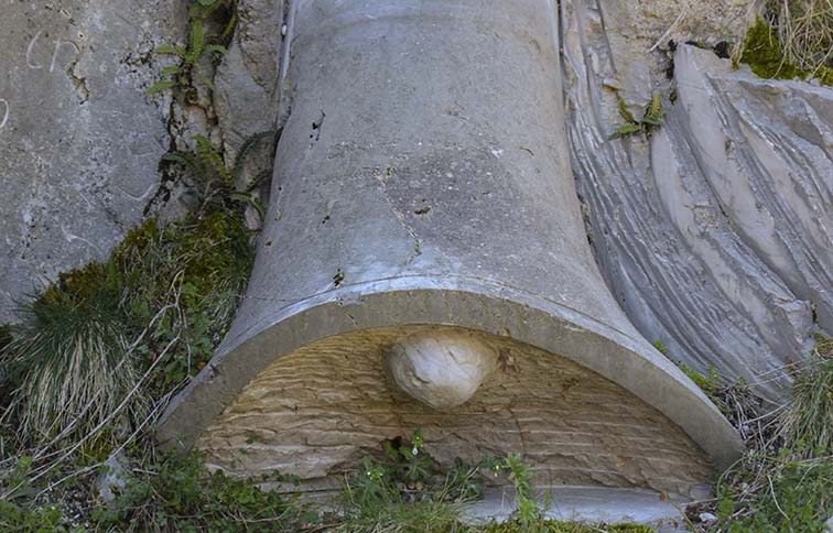 campana scolpita sulla roccia